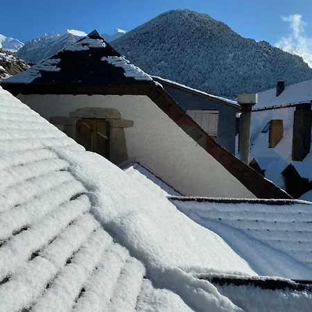 Esplendido Atico En Sallent Con Vistas アパート